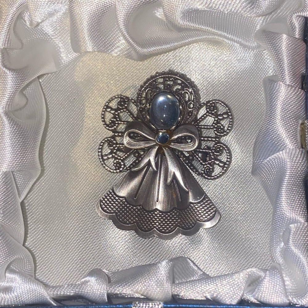 Vintage Elegant Silver Angel Brooch